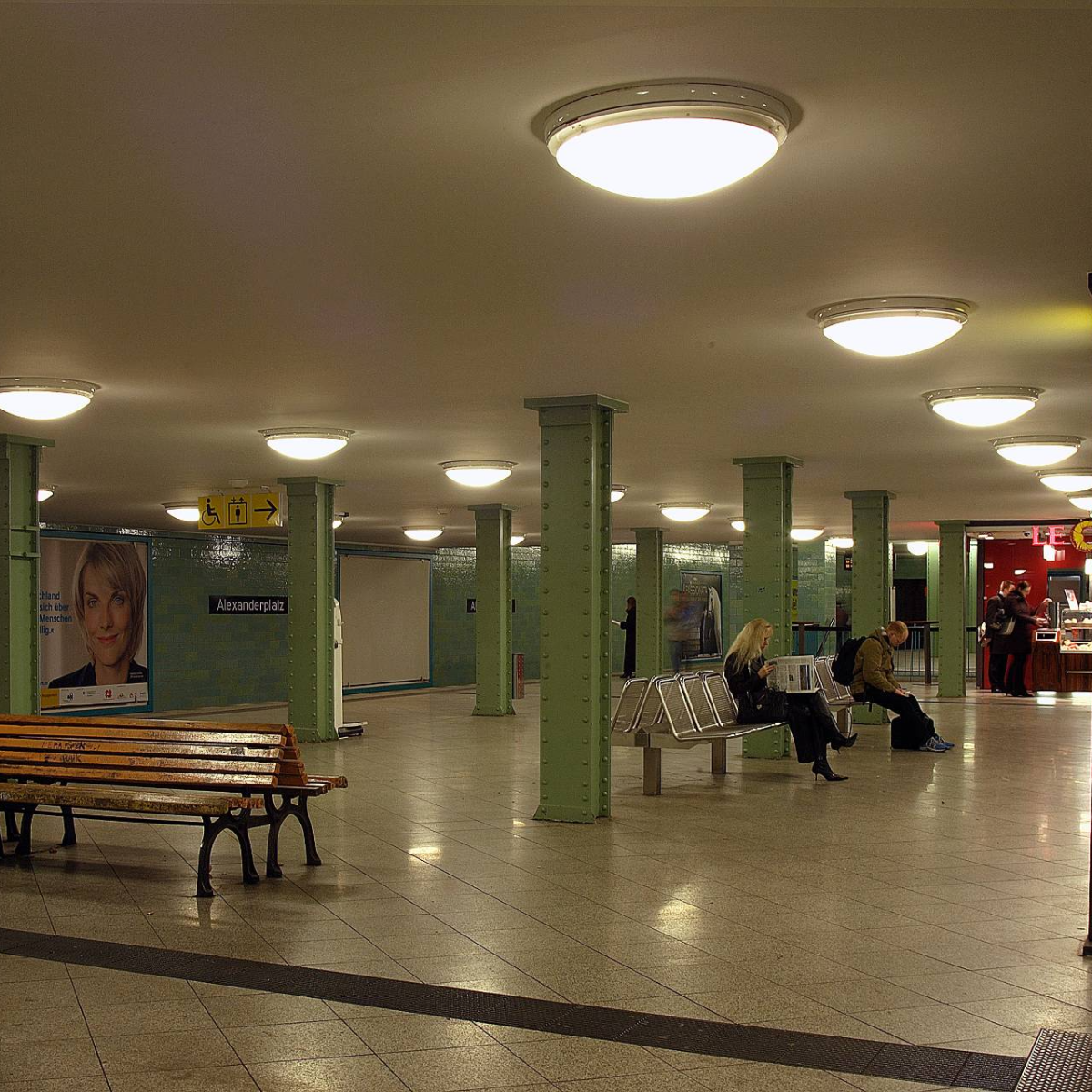 LED-Ein- und Anbauleuchten seit 2020 gelistet für Berliner U-Bahnhöfe