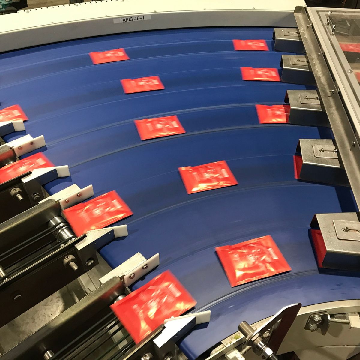 Convoyeur TAPIS MODULAIRE MULTIVOIES