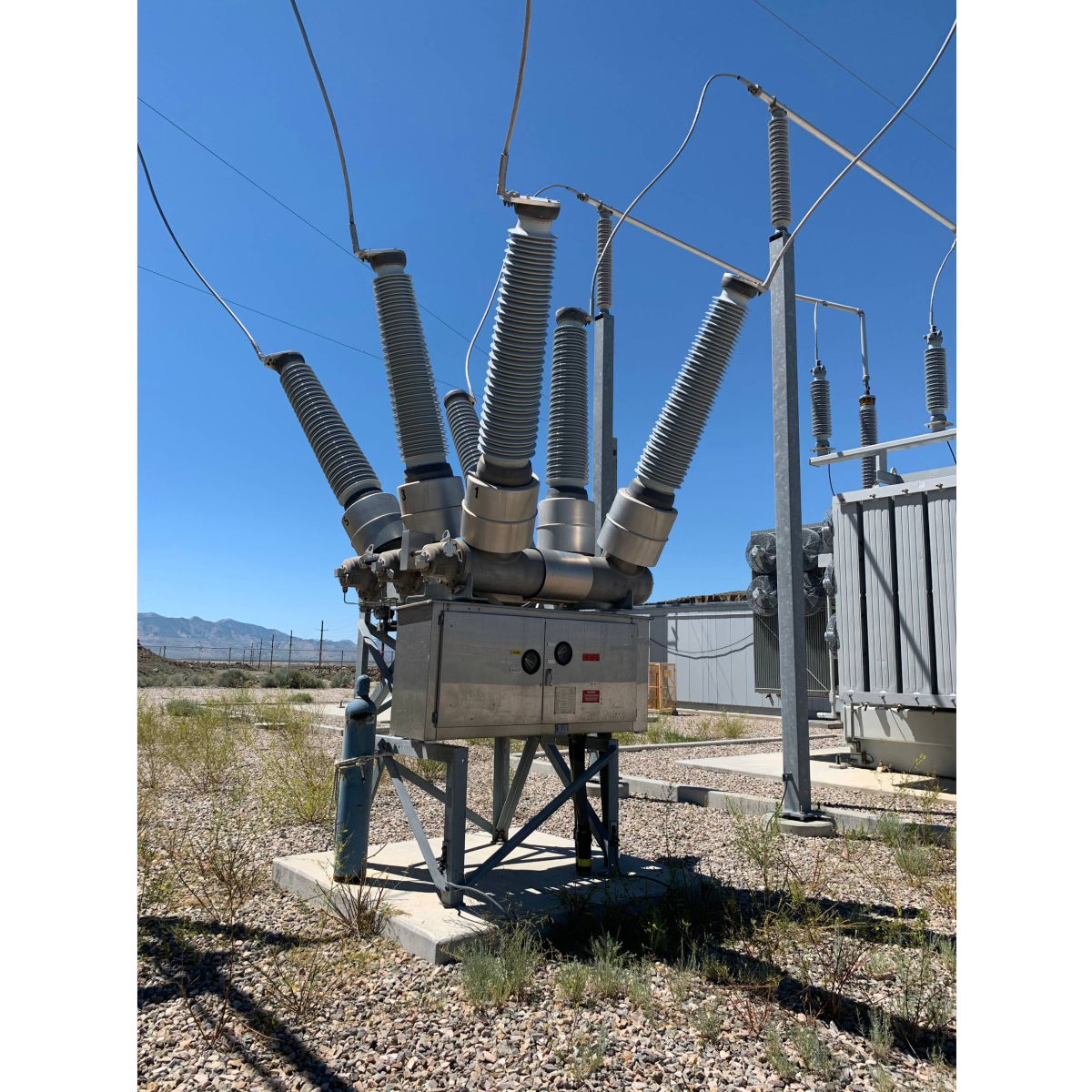 DT1 145-170 - Dead tank circuit breaker from 123 to 170 kV