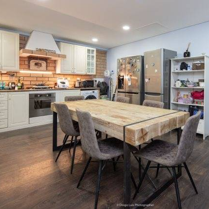 Moradia T2 em Sarilhos Pequenos (c/aproveitamento de sotão), perto da Praia