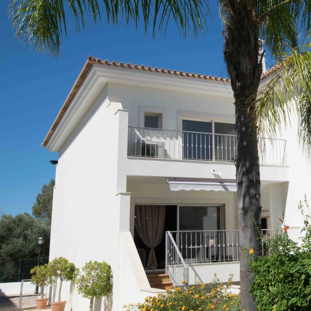 Maison jumelée de trois chambres - excellente localisation - piscine commune