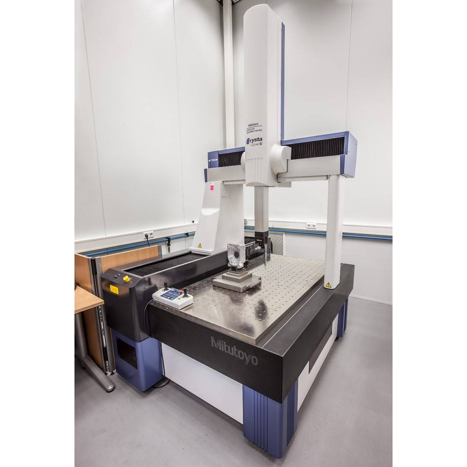 MITUTOYO CRYSTA-Apex S 7106