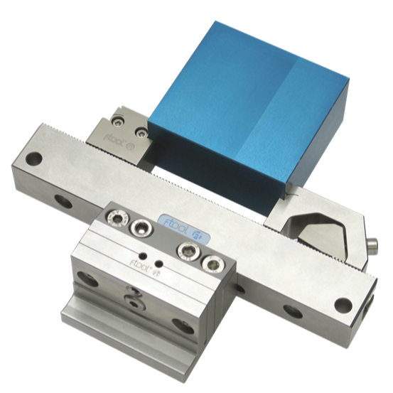 Bridage de pièces pour machine à fil