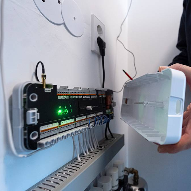 Honeywell Home HCC100 Multizone vloercomfortregelaar; vloerverwarming en -koeling eenvoudig gemaakt