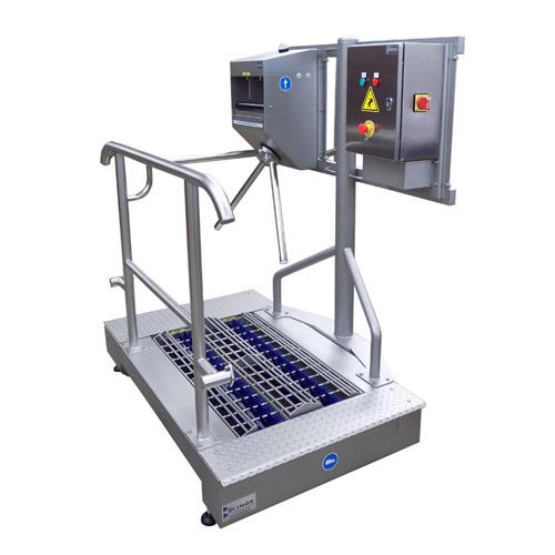 Sas compact tripode et désinfection des mains