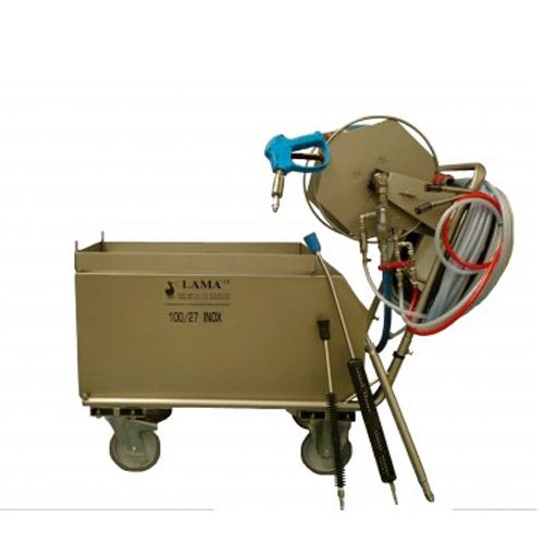 Station de moussage avec combijector associé au surpresseur