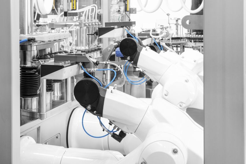 Robotic vial filling machine
