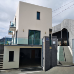 3 bedroom villa in Caniço, great sun exposure and sea view.