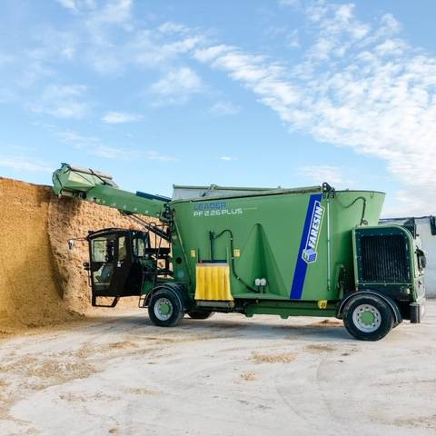 Self Loading Feed Mixers