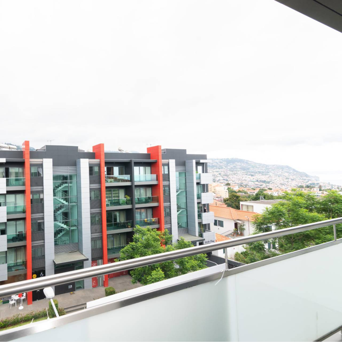 Excellent 3 bedroom apartment, Duplex Penthouse in the 21st Century of Avenida da Madalena