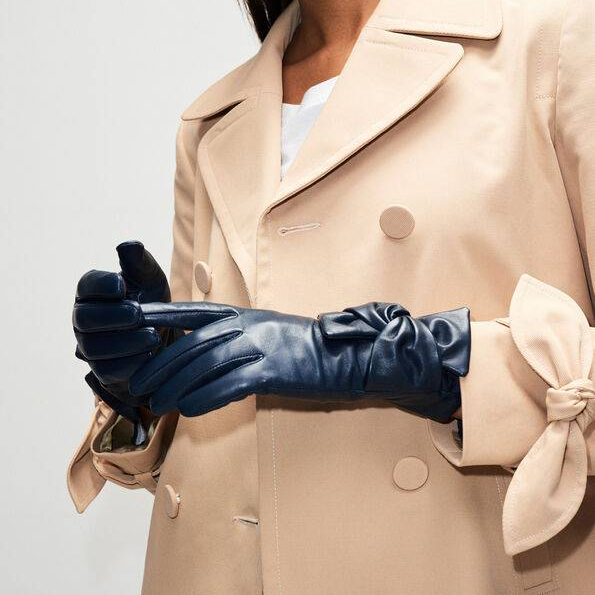 Leather gloves knot detail