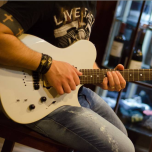 DeLaet Julie Spicy Guitar