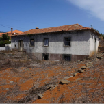 Flat land in Calheta in a corner with 1.835m², with sea view and good road fronts.