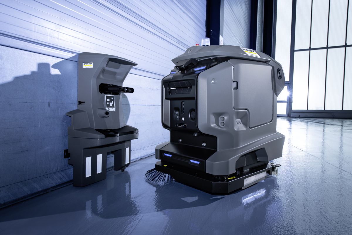 Autonomous scrubber dryer KIRA B 50