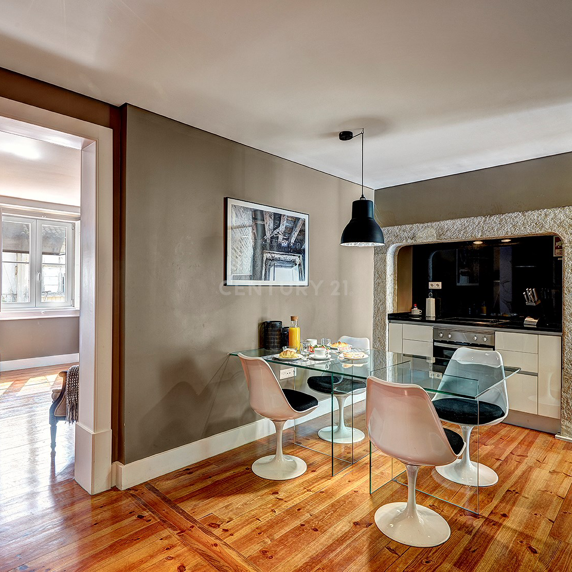 Appartement glamour d'une chambre à coucher dans un immeuble récemment rénové