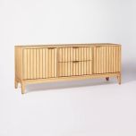 Credenzas, burós, escritorios, libreros, tocadores. Showcases, desks, bookcases, dressers, vanity desks.