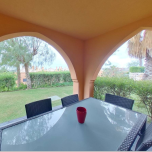 Appartement de 2 chambres avec garage et piscine dans un Golf Resort