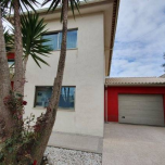 Maison moderne proche de la mer