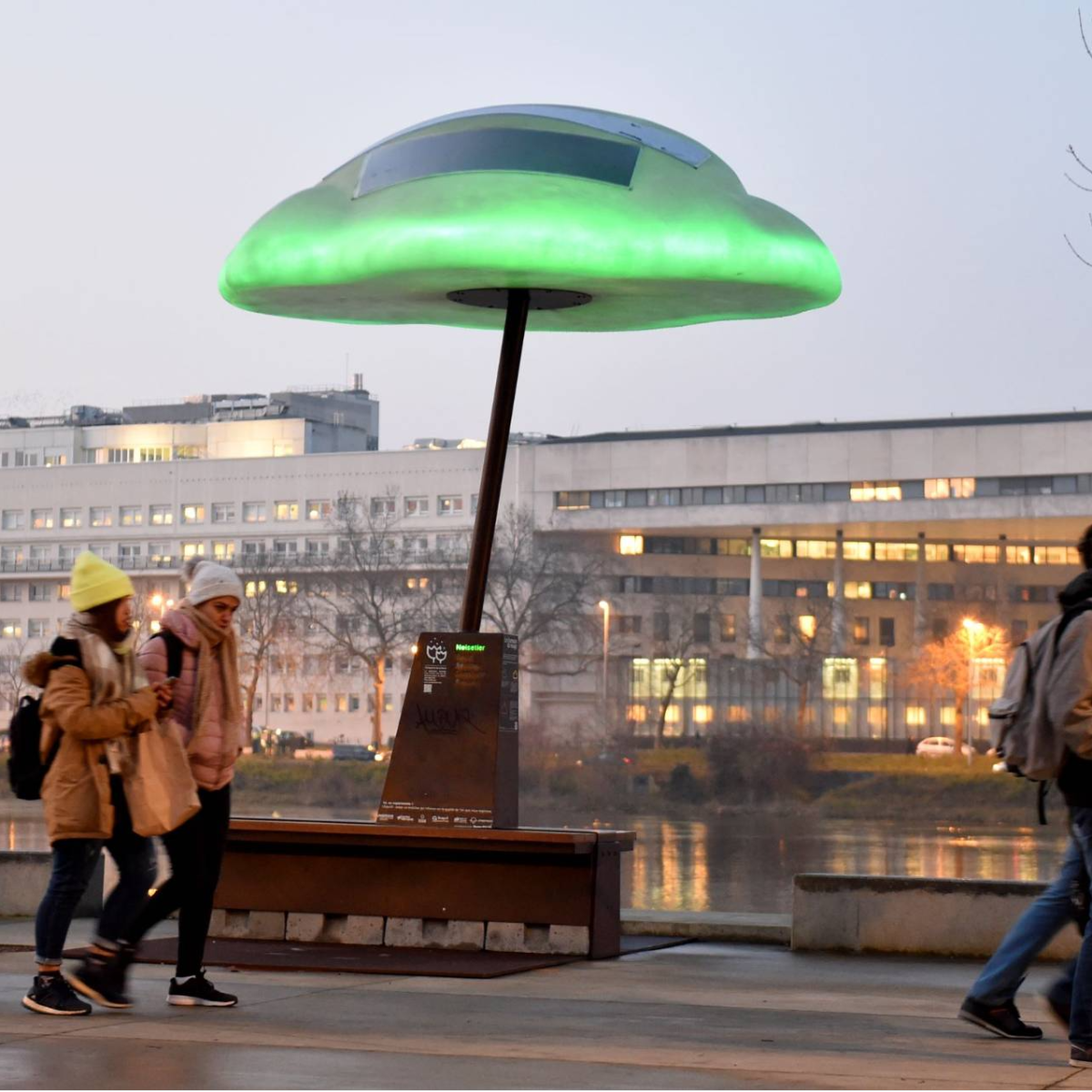 The “Nuage” – innovative street furniture in Nantes