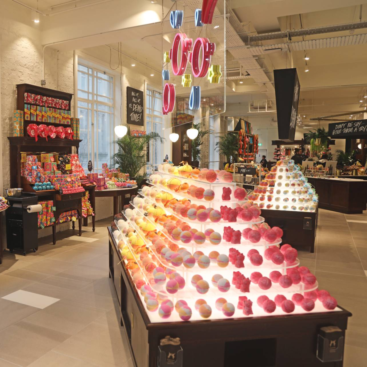 Lush: Pure cosmetics meet pure ceramics