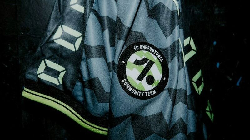 Musik und Fußball - Bausa und OneFootball - vereint im FC OneFootball in der Iconleague