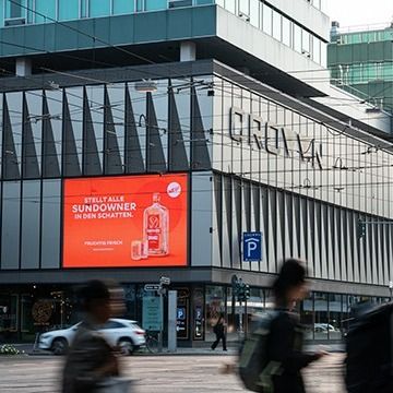 Giant Digital Walls - Düsseldorfs größte Bühne.