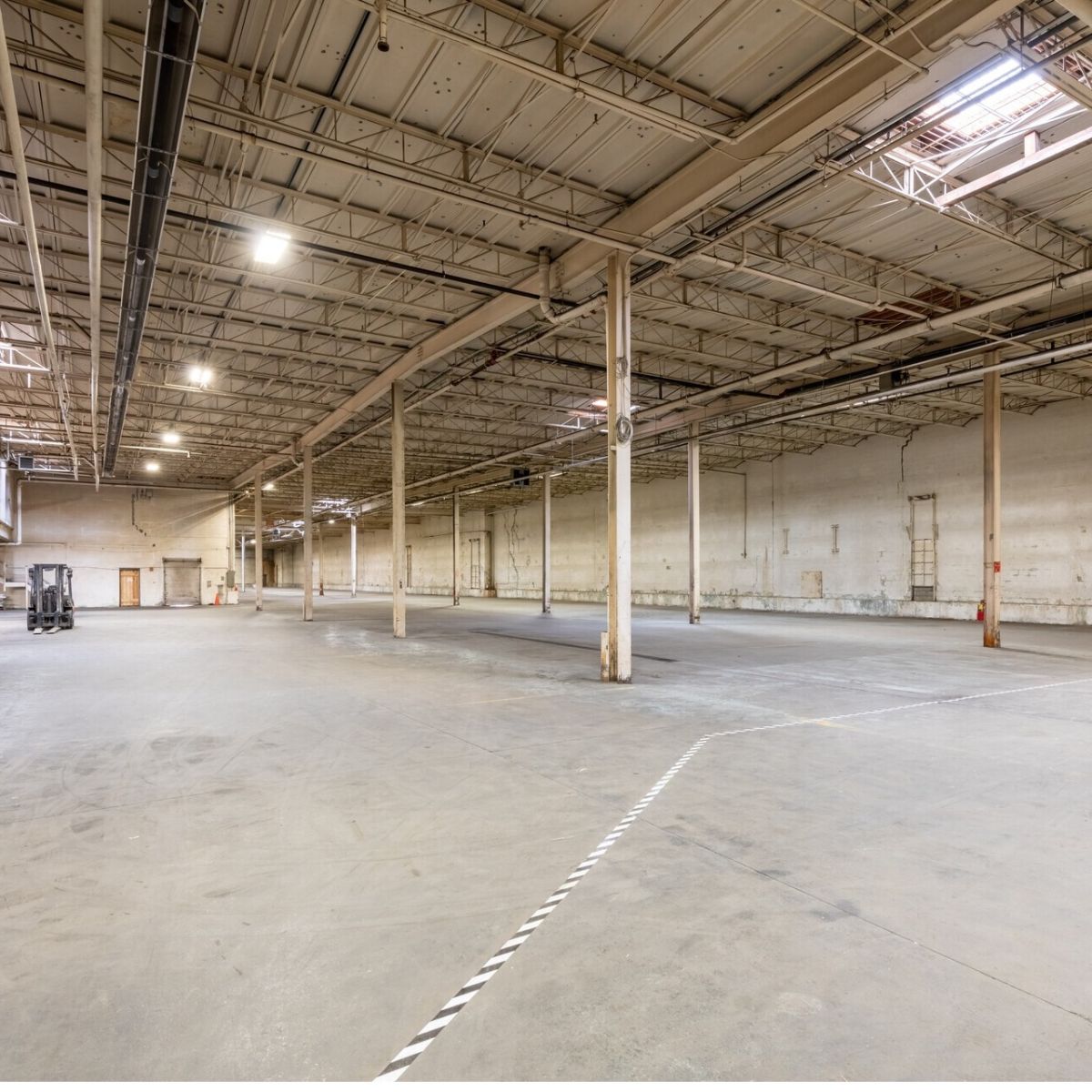 Warehouse for Processing Distribution and Wholesale (High Bay) for Lease