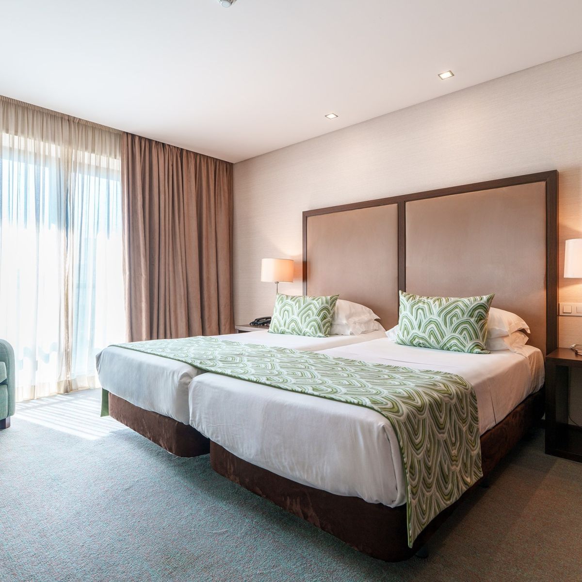 Rooms and Breakfast buffet