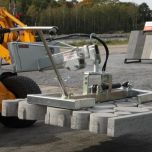 Pince de levage universelle pour pavés drainants