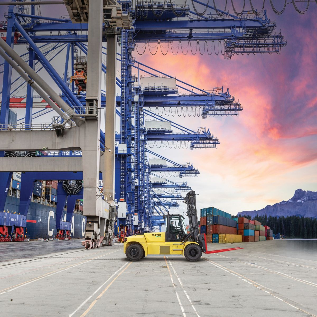 Electric heavy duty forklift trucks with ICE Like performance