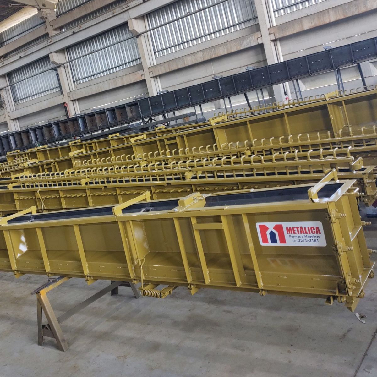 Molde para fabricação de poste DT tipo B