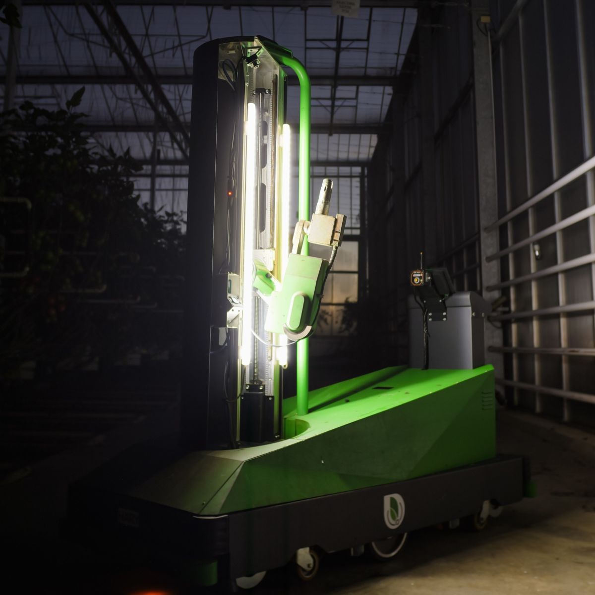 Nouveautés 2025 - Robot d'effeuillage de plants de tomates - 100% autonome jour et nuit