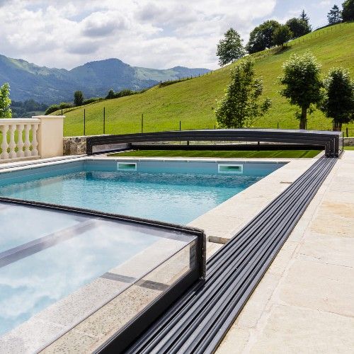 Abri de piscine semi-plat télescopique