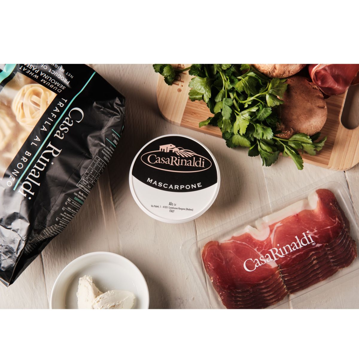 Azeite, vinagre, massas e arroz, molhos, pestos e cremes vegetais, conservas de legumes, produtos trufados, frutos do mar, snacks salgados, farinhas e cereais, confeitaria e café.