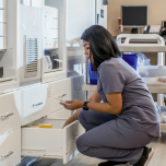 Sistemas automatizados de armazenamento e dispensação Swisslog Healthcare