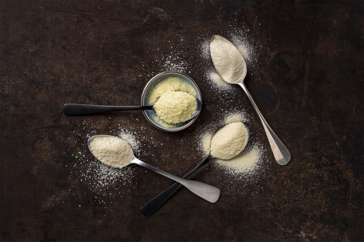 Cold-swelling potato flakes: smooth texture, rehydrate well, versatile applications.