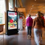 Österreich DOOH Excellence: Markenpositionierung mit DCLP am POS im Umfeld echter Werte