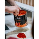 Tomates, molhos prontos e legumes em conserva