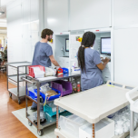 Sistemas automatizados de armazenamento e dispensação Swisslog Healthcare