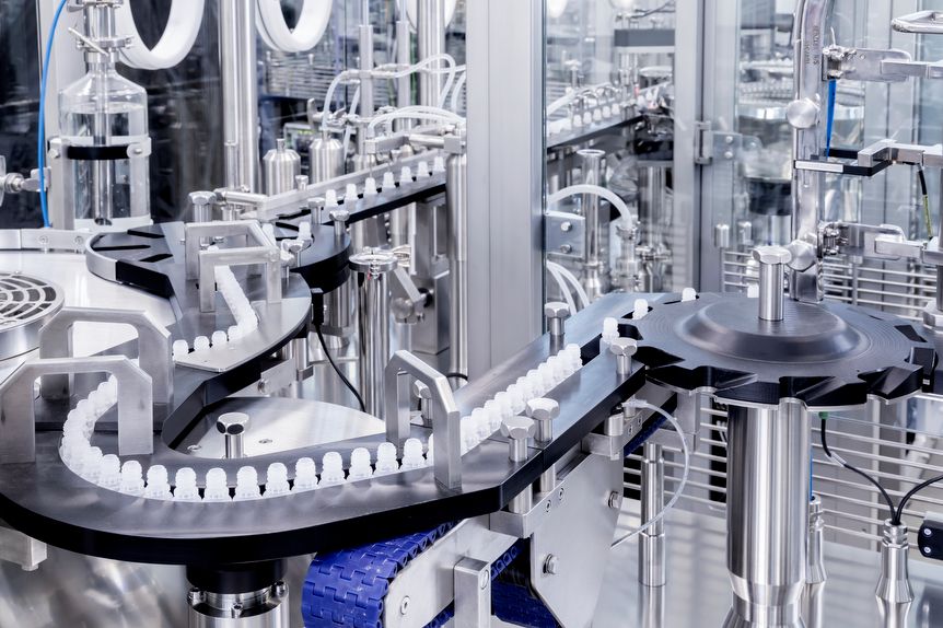 Ophthalmic filling machine